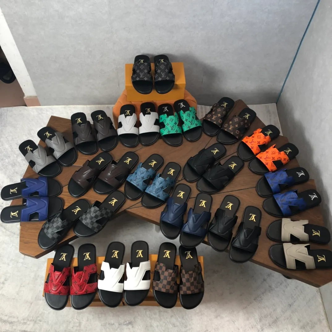 Factory price: 270💰LV counters are selling new brand luxury men's slippers, casual, loose and comfortable. The must-have model in the picture above [Happy][Happy], multiple colors available Size: 38-44, customized 45